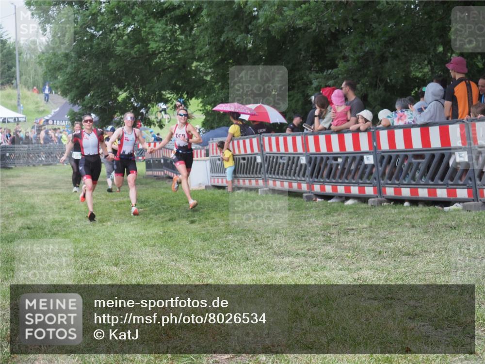 21.06.2025 - 27. Vierlanden-Triathlon KatJ http://msf.ph/oto/8026534 15.06.2025 13:29:40 Ziel 109, 1061, 1069, 1070, 1071 meine-sportfotos.de