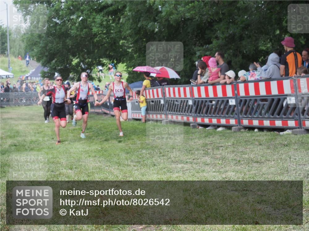 21.06.2025 - 27. Vierlanden-Triathlon KatJ http://msf.ph/oto/8026542 15.06.2025 13:29:41 Ziel 109, 1061, 1069, 1070, 1071 meine-sportfotos.de