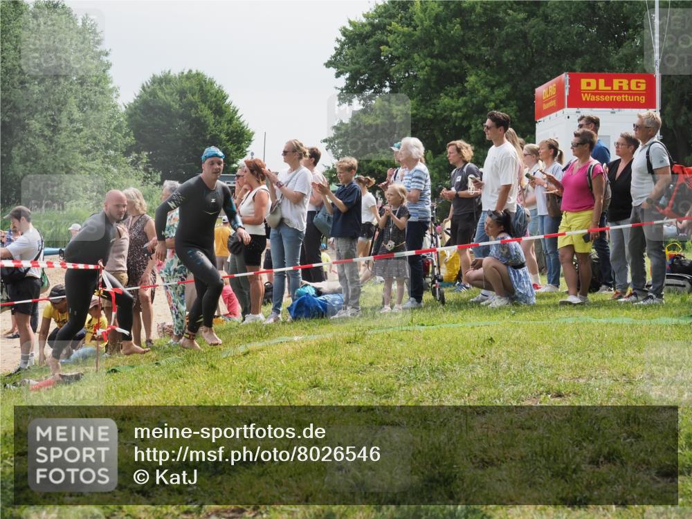 15.06.2025 - 27. Vierlanden-Triathlon KatJ http://msf.ph/oto/8026546 15.06.2025 11:00:21 Schwimmen 646, 657, 662, 694, 731 meine-sportfotos.de
