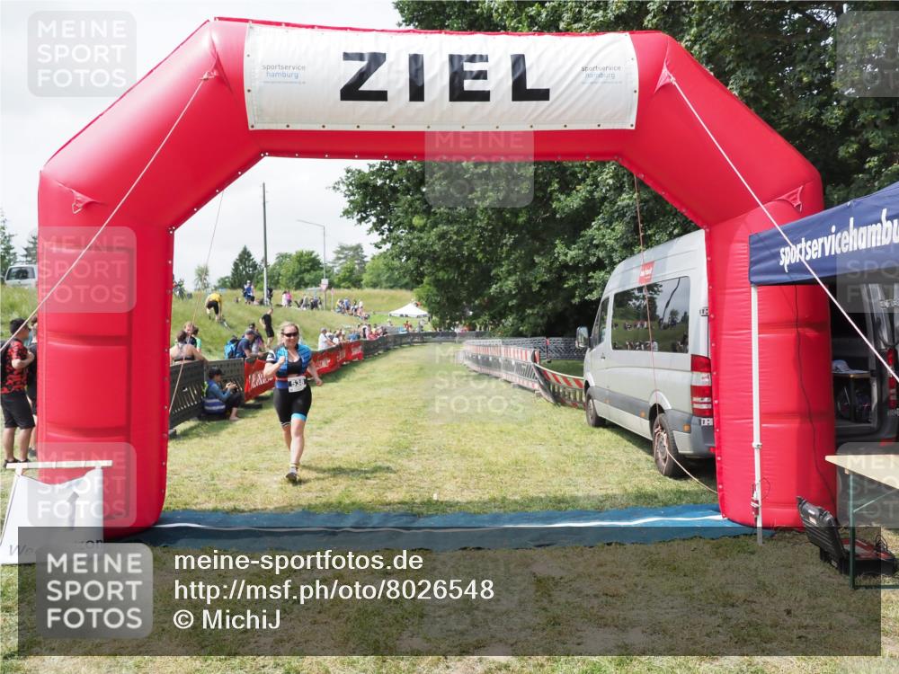 21.06.2025 - 27. Vierlanden-Triathlon MichiJ http://msf.ph/oto/8026548 15.06.2026 11:59:32 Ziel 538 meine-sportfotos.de