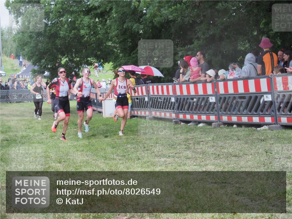 21.06.2025 - 27. Vierlanden-Triathlon KatJ http://msf.ph/oto/8026549 15.06.2025 13:29:41 Ziel 109, 1061, 1069, 1070, 1071 meine-sportfotos.de