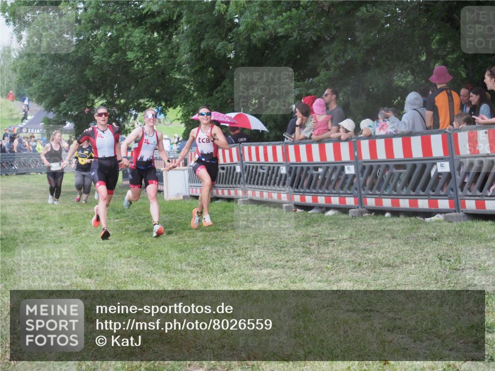 21.06.2025 - 27. Vierlanden-Triathlon KatJ http://msf.ph/oto/8026559 15.06.2025 13:29:41 Ziel 109, 1061, 1069, 1070, 1071 meine-sportfotos.de