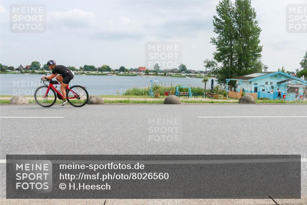 21.06.2025 - 27. Vierlanden-Triathlon H.Heesch http://msf.ph/oto/8026560 15.06.2025 12:13:37 Radfahren 941, 950 meine-sportfotos.de