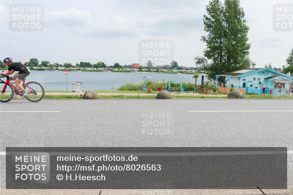 21.06.2025 - 27. Vierlanden-Triathlon H.Heesch http://msf.ph/oto/8026563 15.06.2025 12:13:37 Radfahren 941, 950 meine-sportfotos.de