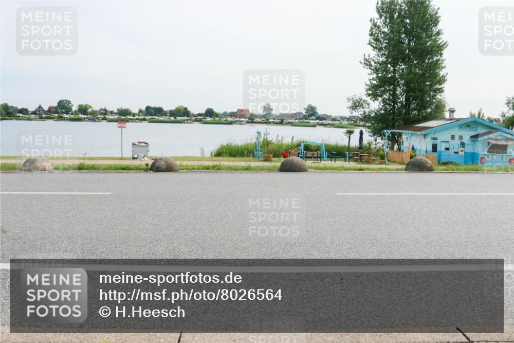 15.06.2025 - 27. Vierlanden-Triathlon H.Heesch http://msf.ph/oto/8026564 15.06.2025 10:27:42 Radfahren 75, 510 meine-sportfotos.de