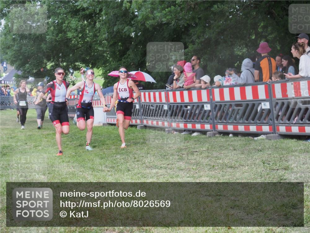 21.06.2025 - 27. Vierlanden-Triathlon KatJ http://msf.ph/oto/8026569 15.06.2025 13:29:41 Ziel 109, 1061, 1069, 1070, 1071 meine-sportfotos.de