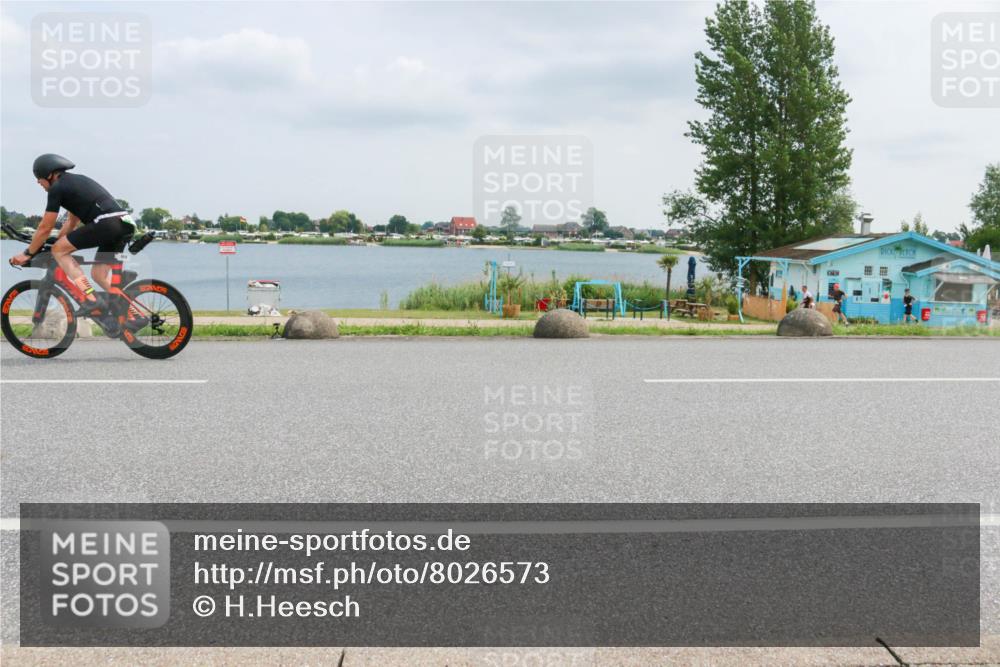 21.06.2025 - 27. Vierlanden-Triathlon H.Heesch http://msf.ph/oto/8026573 15.06.2025 12:13:39 Radfahren 941, 950 meine-sportfotos.de