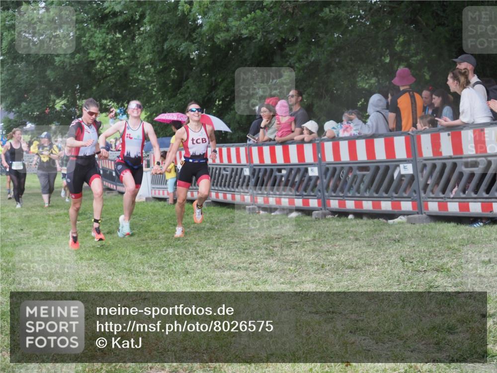 21.06.2025 - 27. Vierlanden-Triathlon KatJ http://msf.ph/oto/8026575 15.06.2025 13:29:41 Ziel 109, 1061, 1069, 1070, 1071 meine-sportfotos.de