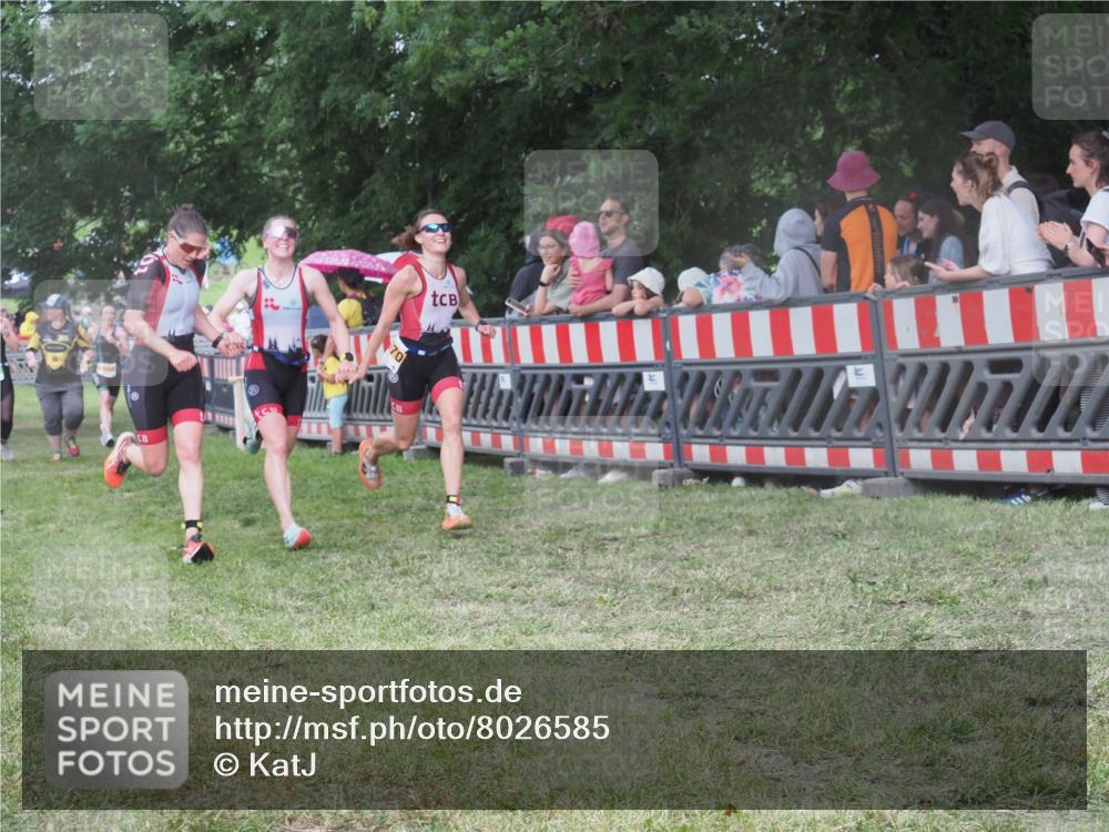 21.06.2025 - 27. Vierlanden-Triathlon KatJ http://msf.ph/oto/8026585 15.06.2025 13:29:41 Ziel 109, 1061, 1069, 1070, 1071 meine-sportfotos.de