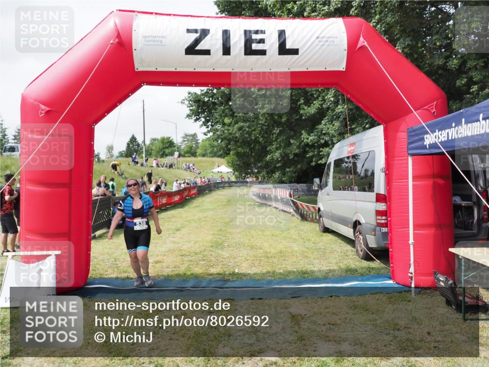 21.06.2025 - 27. Vierlanden-Triathlon MichiJ http://msf.ph/oto/8026592 15.06.2026 11:59:33 Ziel 538 meine-sportfotos.de