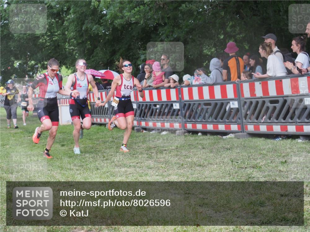 21.06.2025 - 27. Vierlanden-Triathlon KatJ http://msf.ph/oto/8026596 15.06.2025 13:29:42 Ziel 109, 1061, 1069, 1070, 1071 meine-sportfotos.de