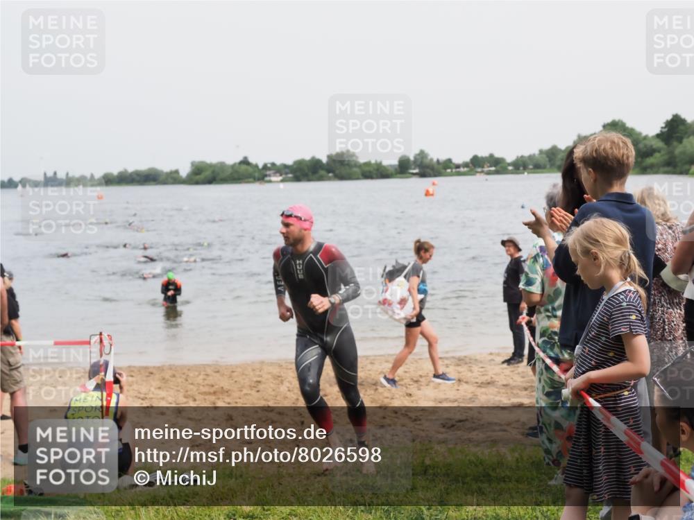 21.06.2025 - 27. Vierlanden-Triathlon MichiJ http://msf.ph/oto/8026598 15.06.2026 10:57:22 Schwimmen 697 meine-sportfotos.de