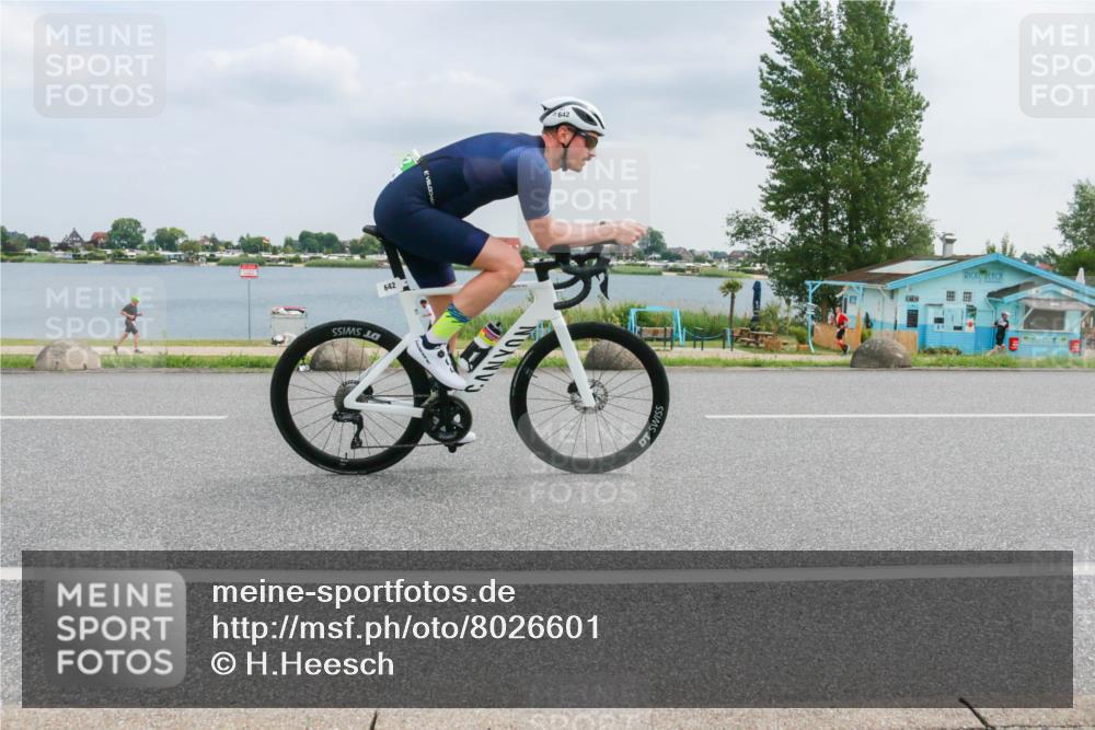 21.06.2025 - 27. Vierlanden-Triathlon H.Heesch http://msf.ph/oto/8026601 15.06.2025 12:13:58 Radfahren 642, 715 meine-sportfotos.de