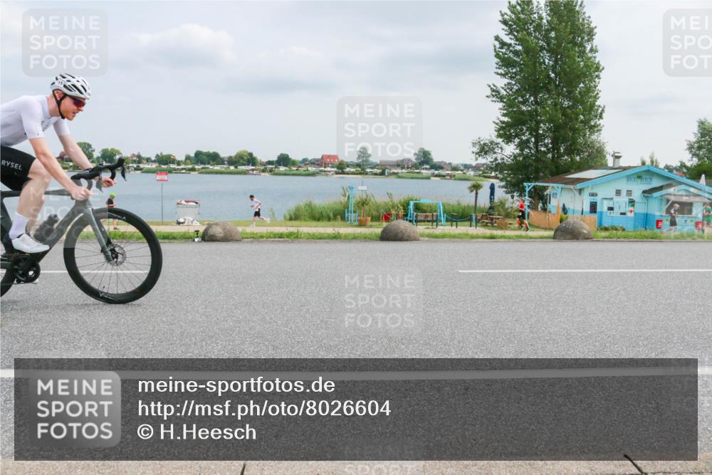21.06.2025 - 27. Vierlanden-Triathlon H.Heesch http://msf.ph/oto/8026604 15.06.2025 12:13:58 Radfahren 642, 715 meine-sportfotos.de