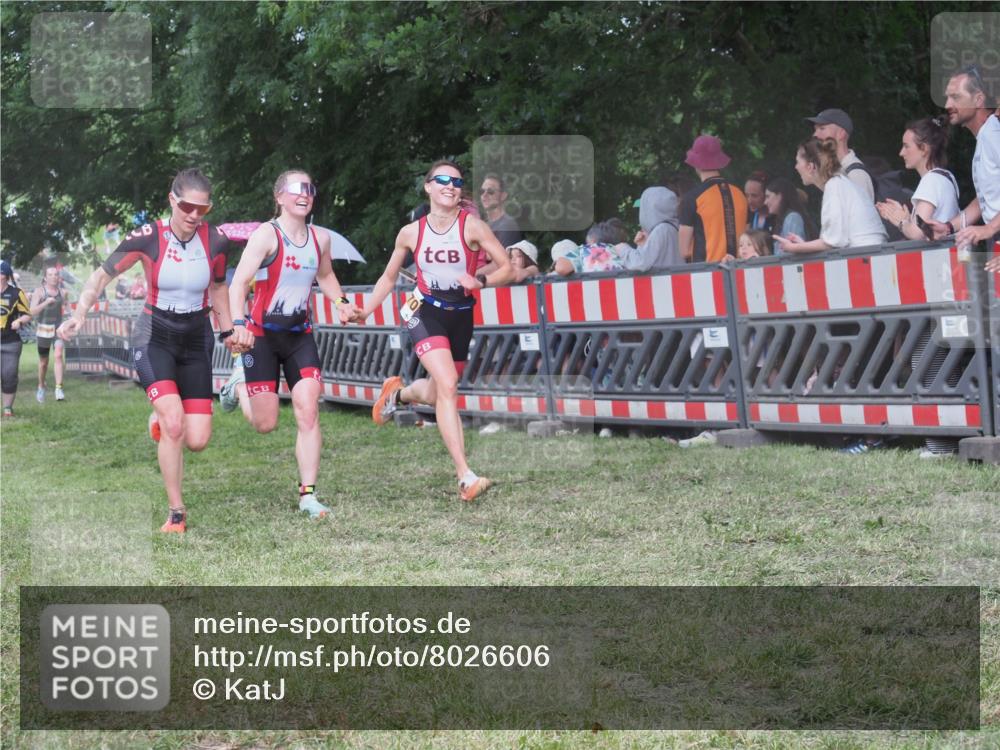 21.06.2025 - 27. Vierlanden-Triathlon KatJ http://msf.ph/oto/8026606 15.06.2025 13:29:42 Ziel 109, 1061, 1069, 1070, 1071 meine-sportfotos.de