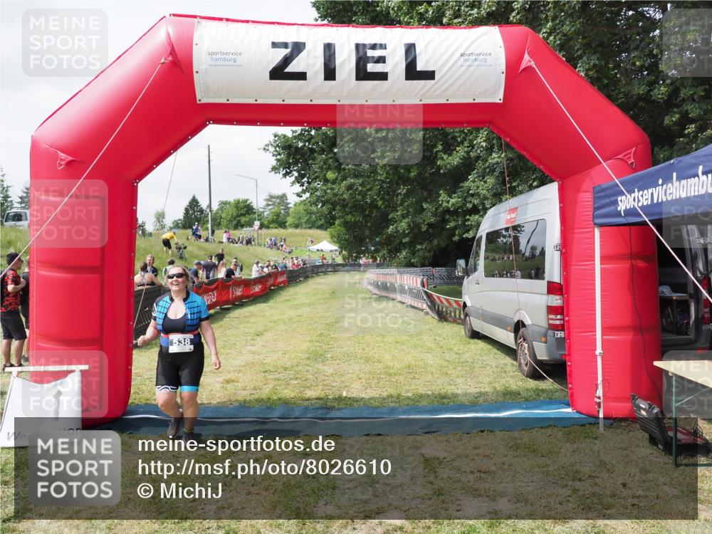 21.06.2025 - 27. Vierlanden-Triathlon MichiJ http://msf.ph/oto/8026610 15.06.2026 11:59:33 Ziel 538 meine-sportfotos.de