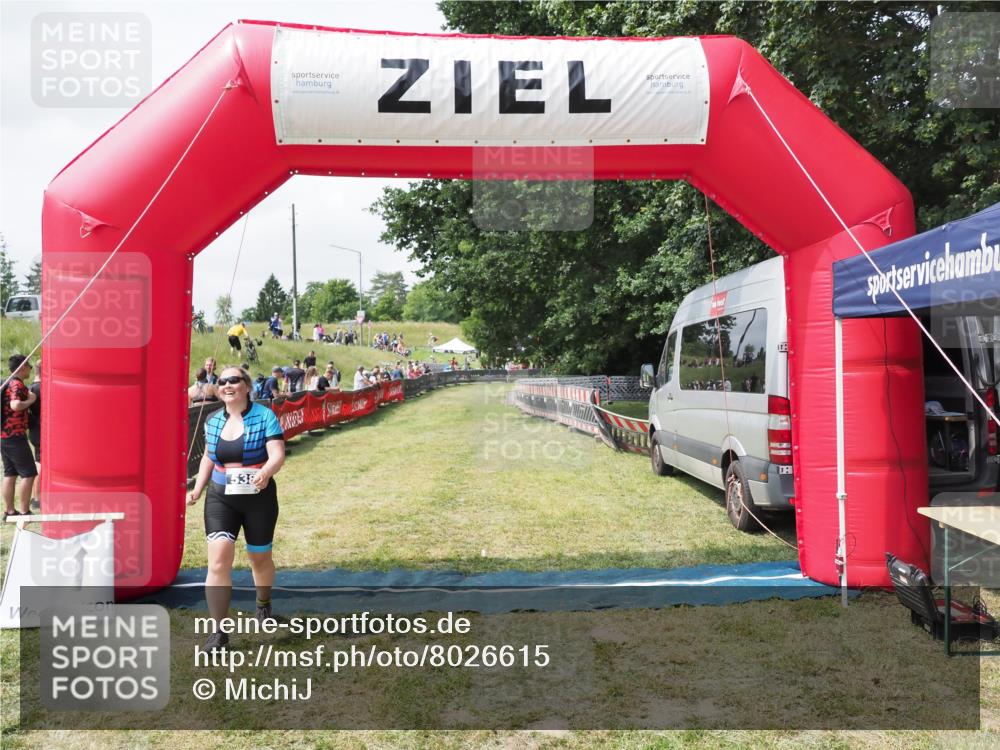 21.06.2025 - 27. Vierlanden-Triathlon MichiJ http://msf.ph/oto/8026615 15.06.2026 11:59:33 Ziel 538 meine-sportfotos.de