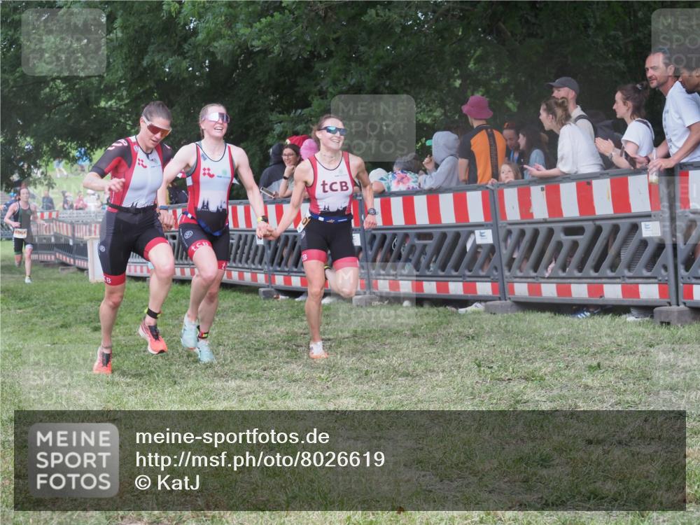 21.06.2025 - 27. Vierlanden-Triathlon KatJ http://msf.ph/oto/8026619 15.06.2025 13:29:42 Ziel 109, 1061, 1069, 1070, 1071 meine-sportfotos.de