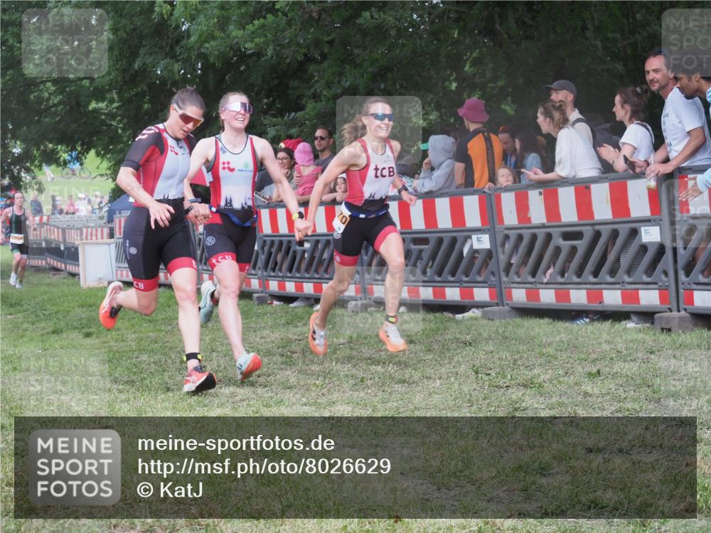 21.06.2025 - 27. Vierlanden-Triathlon KatJ http://msf.ph/oto/8026629 15.06.2025 13:29:42 Ziel 109, 1061, 1069, 1070, 1071 meine-sportfotos.de