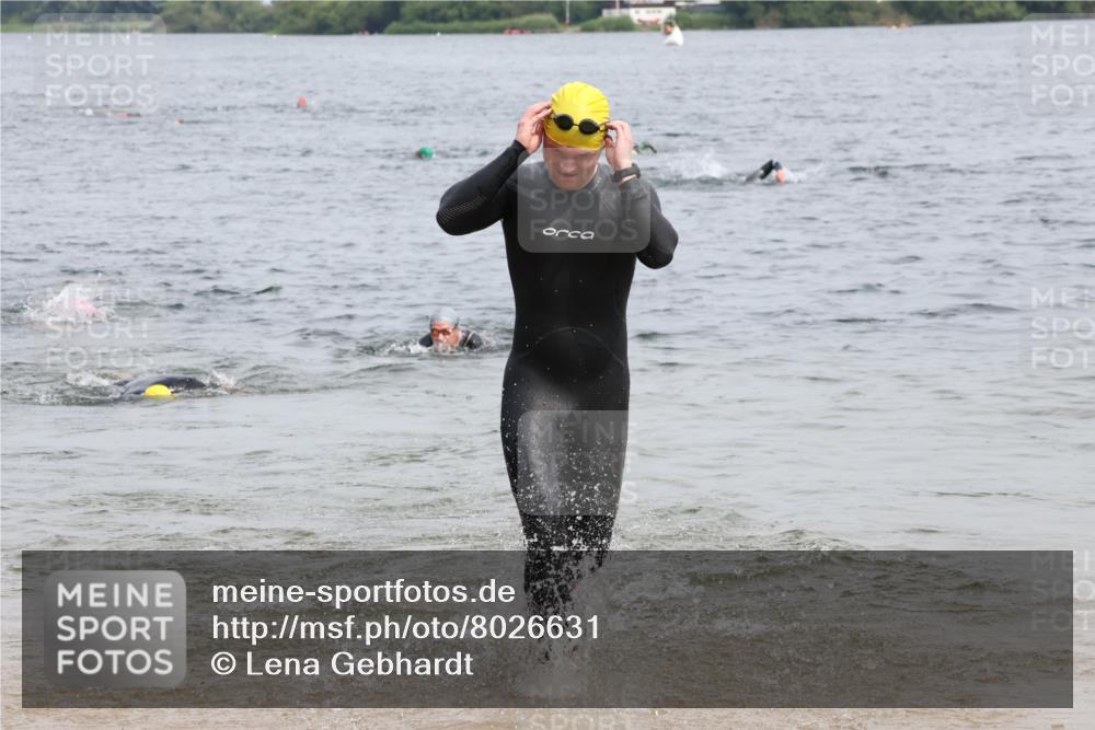 15.06.2025 - 27. Vierlanden-Triathlon Lena Gebhardt http://msf.ph/oto/8026631 15.06.2025 10:58:44 Schwimmen 636, 667, 684, 743, 747, 760 meine-sportfotos.de