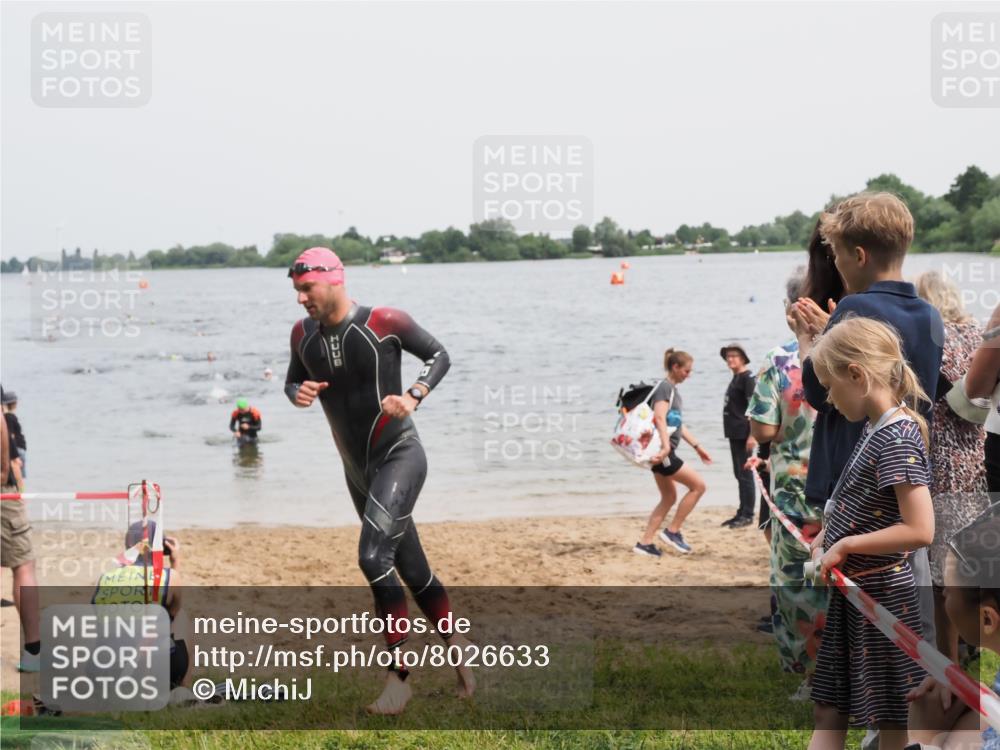 21.06.2025 - 27. Vierlanden-Triathlon MichiJ http://msf.ph/oto/8026633 15.06.2026 10:57:22 Schwimmen 697 meine-sportfotos.de