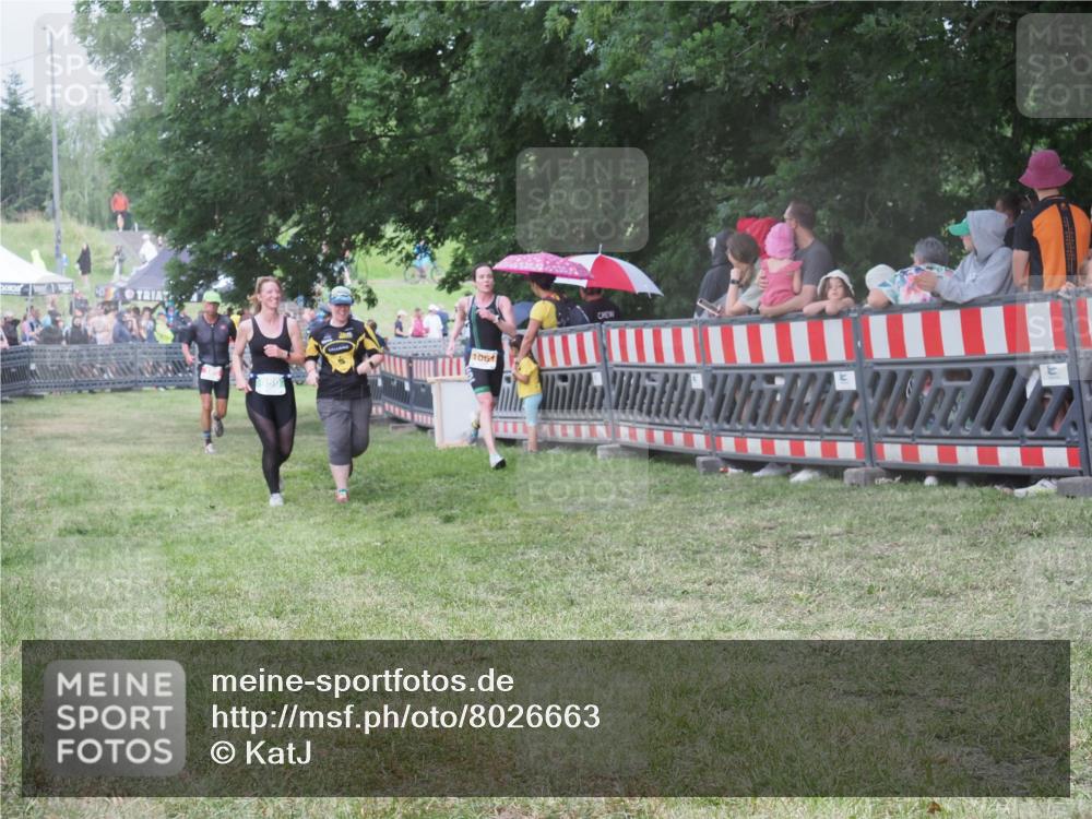 21.06.2025 - 27. Vierlanden-Triathlon KatJ http://msf.ph/oto/8026663 15.06.2025 13:29:44 Ziel 109, 1061 meine-sportfotos.de