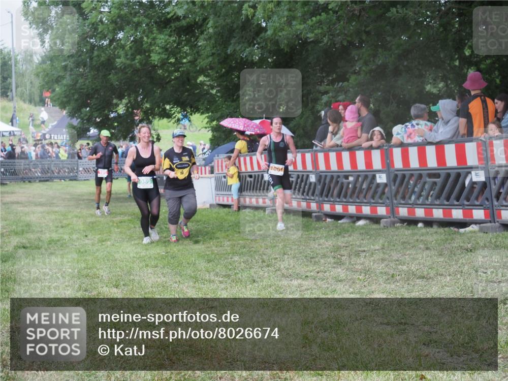 21.06.2025 - 27. Vierlanden-Triathlon KatJ http://msf.ph/oto/8026674 15.06.2025 13:29:44 Ziel 109, 1061 meine-sportfotos.de