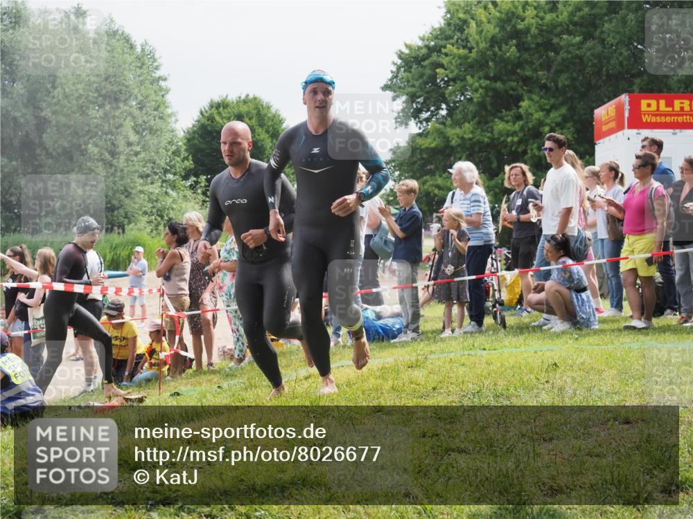15.06.2025 - 27. Vierlanden-Triathlon KatJ http://msf.ph/oto/8026677 15.06.2025 11:00:23 Schwimmen 646, 657, 662, 694, 714, 731 meine-sportfotos.de