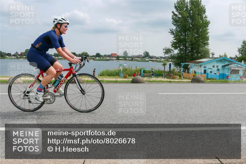 21.06.2025 - 27. Vierlanden-Triathlon H.Heesch http://msf.ph/oto/8026678 15.06.2025 12:14:48 Radfahren 697, 812, 900 meine-sportfotos.de