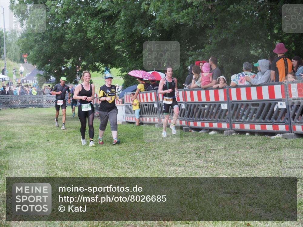 21.06.2025 - 27. Vierlanden-Triathlon KatJ http://msf.ph/oto/8026685 15.06.2025 13:29:45 Ziel 109, 1061 meine-sportfotos.de