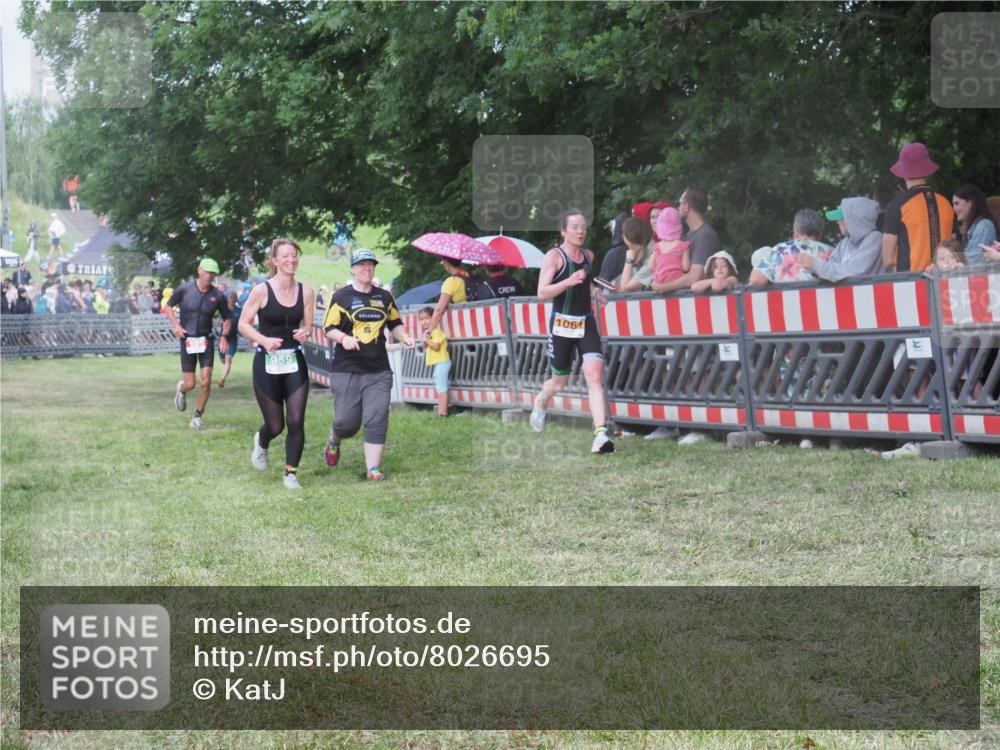 21.06.2025 - 27. Vierlanden-Triathlon KatJ http://msf.ph/oto/8026695 15.06.2025 13:29:45 Ziel 109, 1061 meine-sportfotos.de