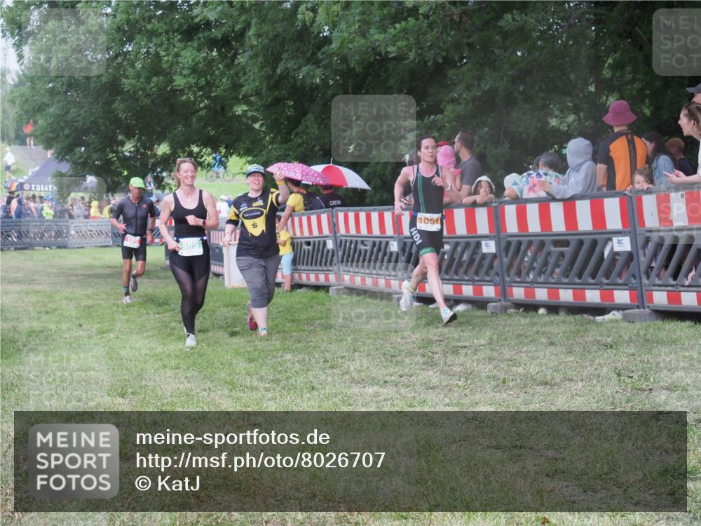 21.06.2025 - 27. Vierlanden-Triathlon KatJ http://msf.ph/oto/8026707 15.06.2025 13:29:45 Ziel 109, 1061 meine-sportfotos.de