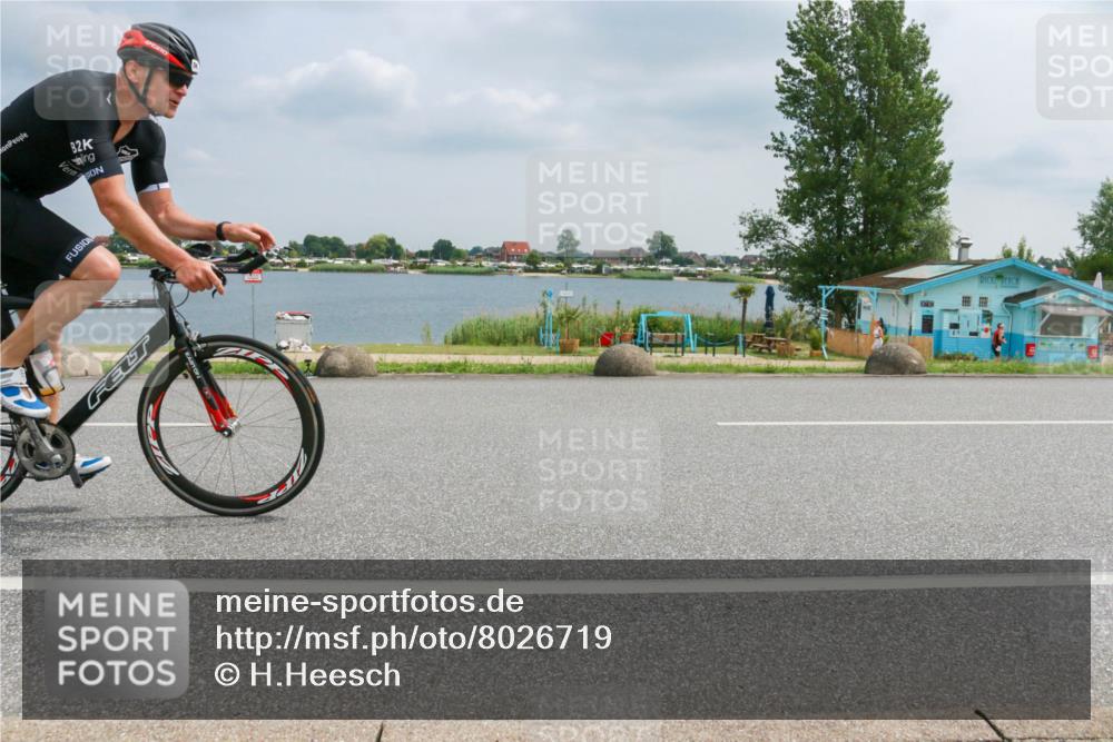 21.06.2025 - 27. Vierlanden-Triathlon H.Heesch http://msf.ph/oto/8026719 15.06.2025 12:15:05 Radfahren 868, 894 meine-sportfotos.de