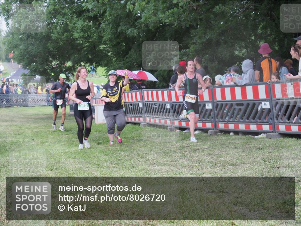 21.06.2025 - 27. Vierlanden-Triathlon KatJ http://msf.ph/oto/8026720 15.06.2025 13:29:45 Ziel 109, 1061 meine-sportfotos.de