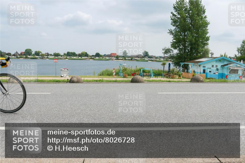 21.06.2025 - 27. Vierlanden-Triathlon H.Heesch http://msf.ph/oto/8026728 15.06.2025 12:15:09 Radfahren 894, 910 meine-sportfotos.de
