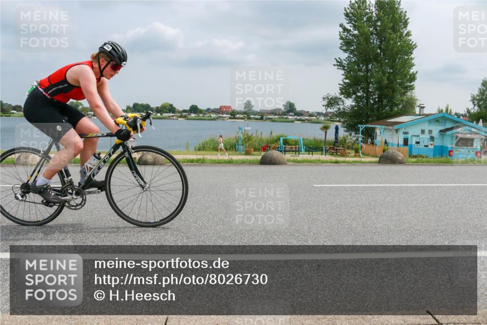 21.06.2025 - 27. Vierlanden-Triathlon H.Heesch http://msf.ph/oto/8026730 15.06.2025 12:15:09 Radfahren 894, 910 meine-sportfotos.de