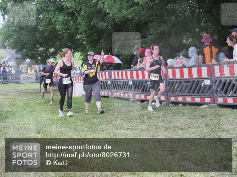 21.06.2025 - 27. Vierlanden-Triathlon KatJ http://msf.ph/oto/8026731 15.06.2025 13:29:45 Ziel 109, 1061 meine-sportfotos.de