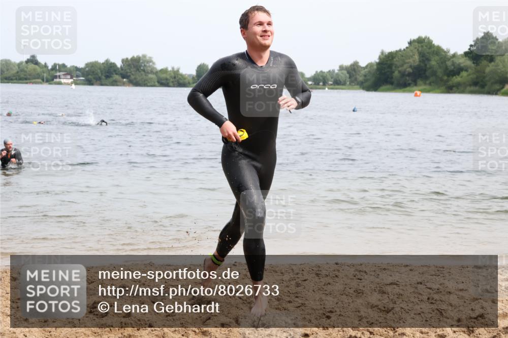 15.06.2025 - 27. Vierlanden-Triathlon Lena Gebhardt http://msf.ph/oto/8026733 15.06.2025 10:58:46 Schwimmen 636, 667, 684, 743, 747, 760 meine-sportfotos.de