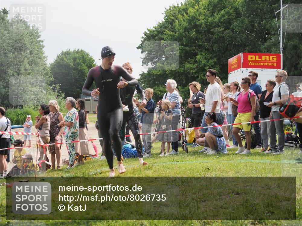 15.06.2025 - 27. Vierlanden-Triathlon KatJ http://msf.ph/oto/8026735 15.06.2025 11:00:25 Schwimmen 646, 657, 662, 694, 714, 731 meine-sportfotos.de