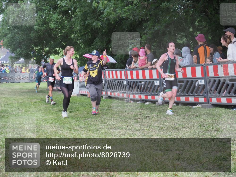 21.06.2025 - 27. Vierlanden-Triathlon KatJ http://msf.ph/oto/8026739 15.06.2025 13:29:46 Ziel 109, 1061 meine-sportfotos.de