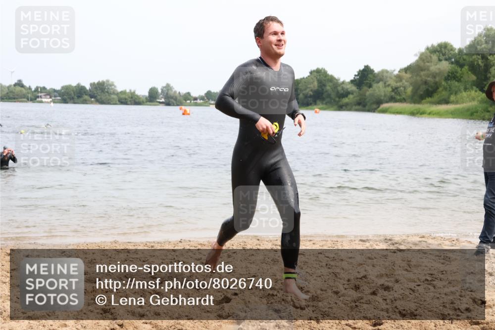15.06.2025 - 27. Vierlanden-Triathlon Lena Gebhardt http://msf.ph/oto/8026740 15.06.2025 10:58:46 Schwimmen 636, 667, 684, 743, 747, 760 meine-sportfotos.de