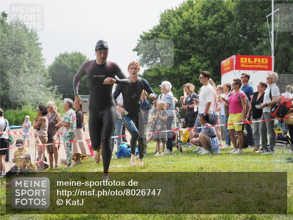 15.06.2025 - 27. Vierlanden-Triathlon KatJ http://msf.ph/oto/8026747 15.06.2025 11:00:25 Schwimmen 646, 657, 662, 694, 714, 731 meine-sportfotos.de