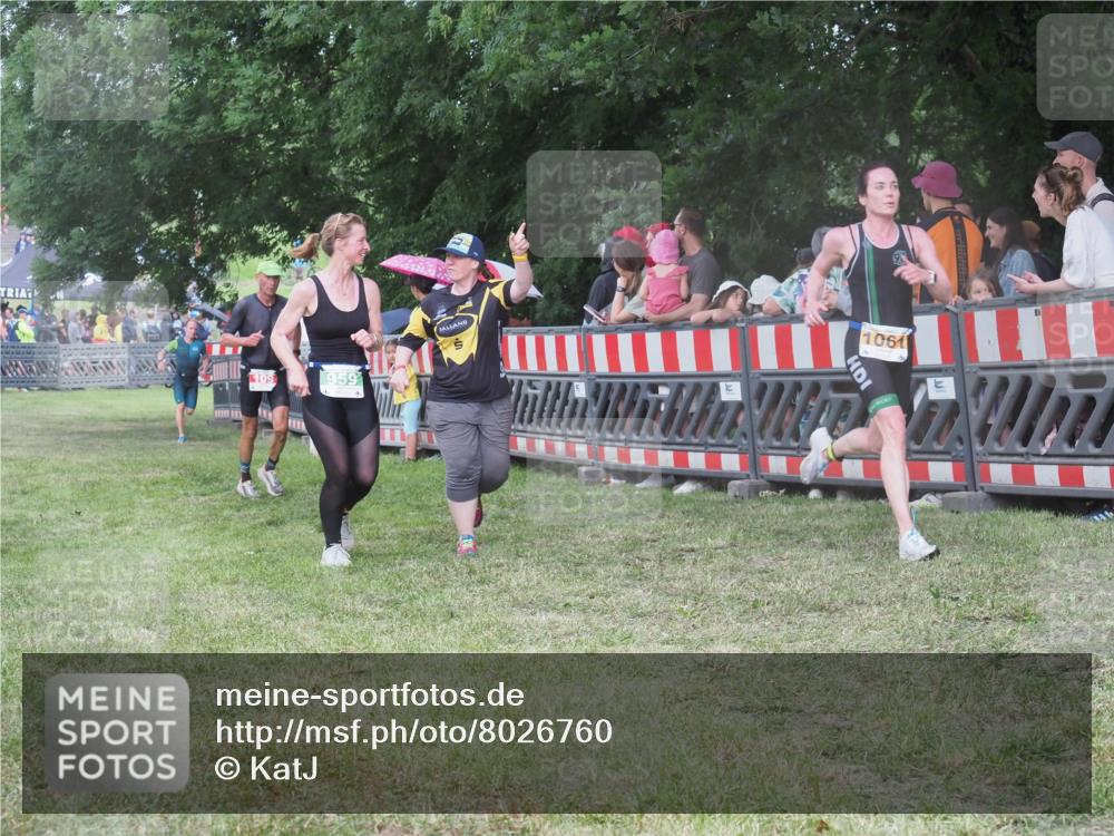 21.06.2025 - 27. Vierlanden-Triathlon KatJ http://msf.ph/oto/8026760 15.06.2025 13:29:46 Ziel 109, 1061 meine-sportfotos.de