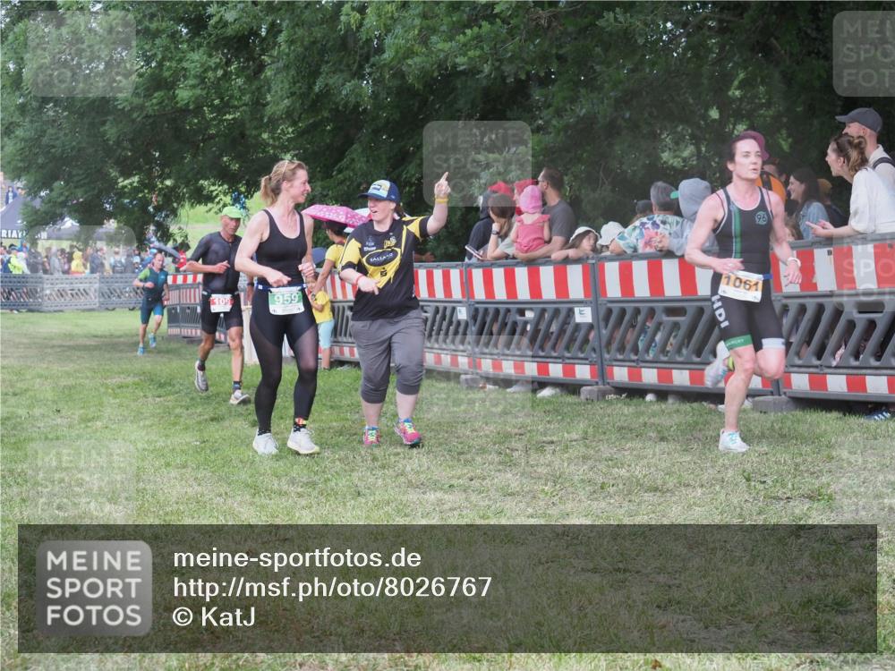 21.06.2025 - 27. Vierlanden-Triathlon KatJ http://msf.ph/oto/8026767 15.06.2025 13:29:46 Ziel 109, 1061 meine-sportfotos.de