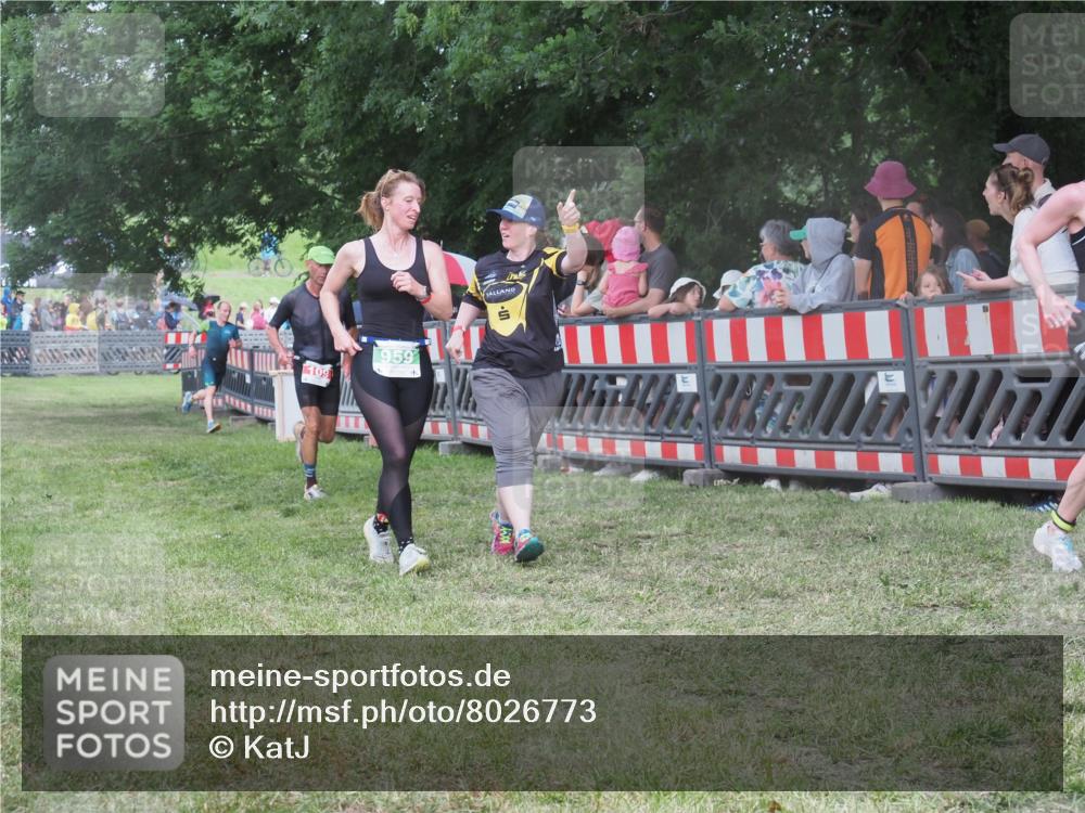 21.06.2025 - 27. Vierlanden-Triathlon KatJ http://msf.ph/oto/8026773 15.06.2025 13:29:46 Ziel 109, 1061 meine-sportfotos.de