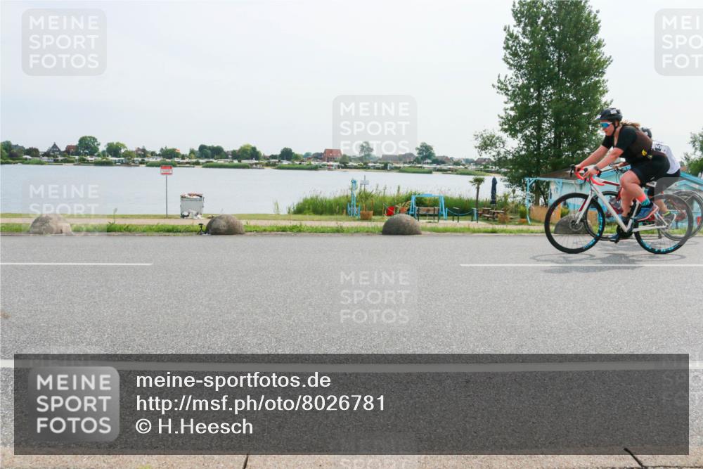 15.06.2025 - 27. Vierlanden-Triathlon H.Heesch http://msf.ph/oto/8026781 15.06.2025 10:27:45 Radfahren 75, 100, 529, 552 meine-sportfotos.de