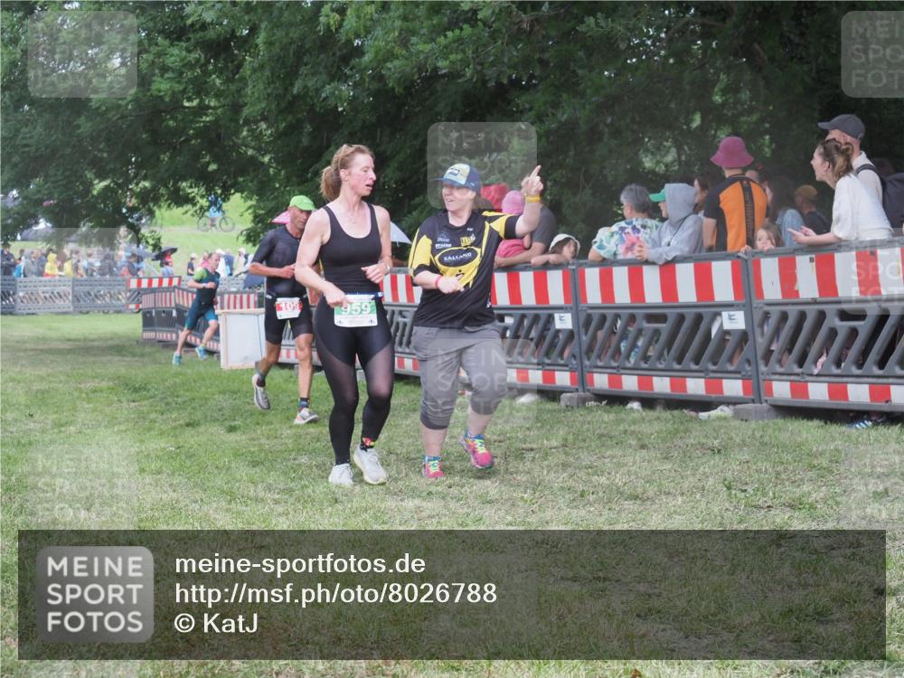 21.06.2025 - 27. Vierlanden-Triathlon KatJ http://msf.ph/oto/8026788 15.06.2025 13:29:47 Ziel 109, 1061 meine-sportfotos.de