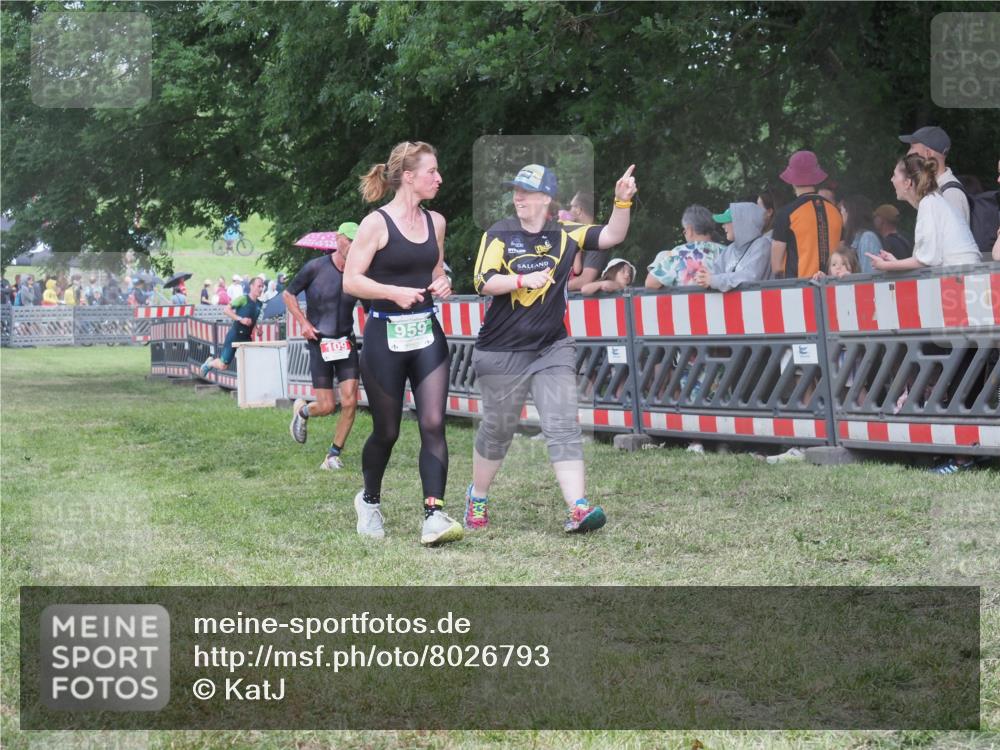 21.06.2025 - 27. Vierlanden-Triathlon KatJ http://msf.ph/oto/8026793 15.06.2025 13:29:47 Ziel 109, 1061 meine-sportfotos.de