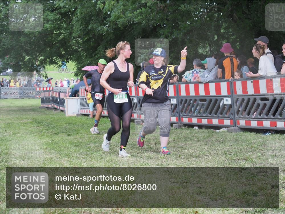 21.06.2025 - 27. Vierlanden-Triathlon KatJ http://msf.ph/oto/8026800 15.06.2025 13:29:47 Ziel 109, 1061 meine-sportfotos.de