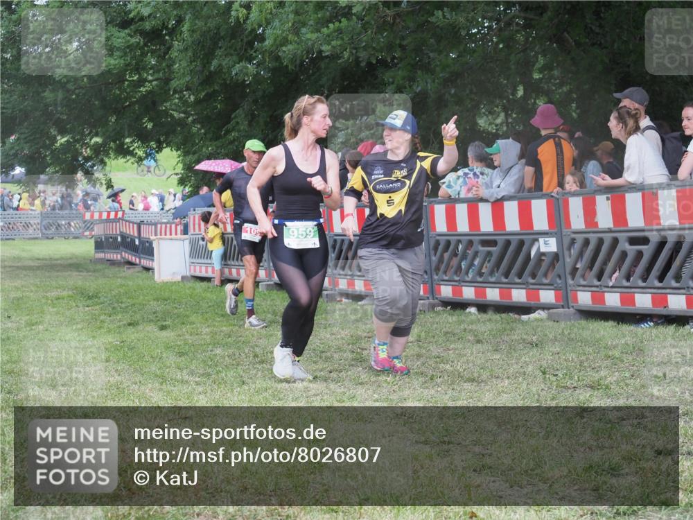 21.06.2025 - 27. Vierlanden-Triathlon KatJ http://msf.ph/oto/8026807 15.06.2025 13:29:47 Ziel 109, 1061 meine-sportfotos.de